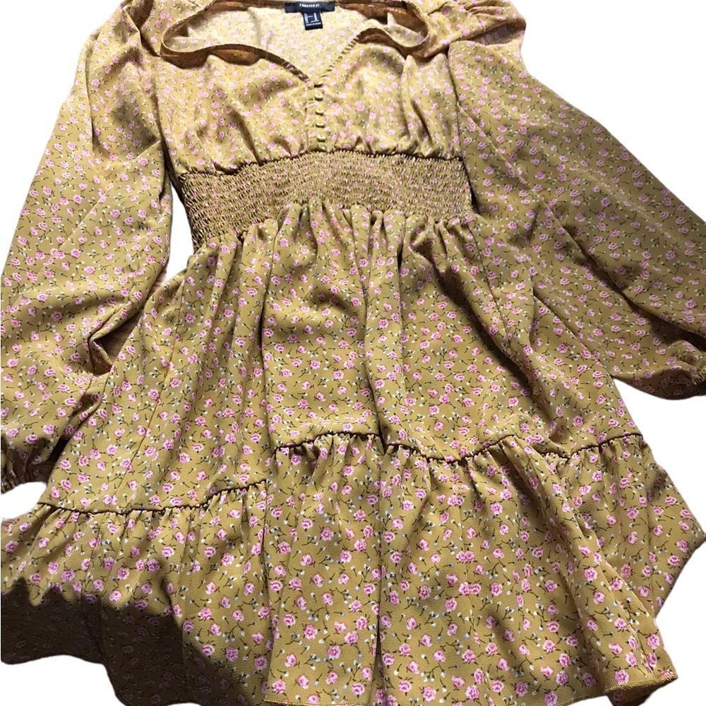 Forever 21 size medium adorable flowered dress cute style never worn